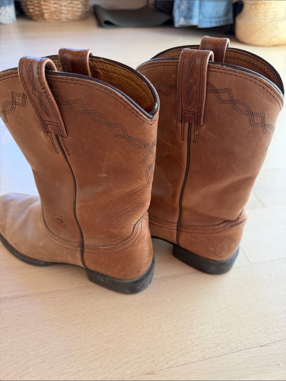 Ariat - Picture 4 of 10